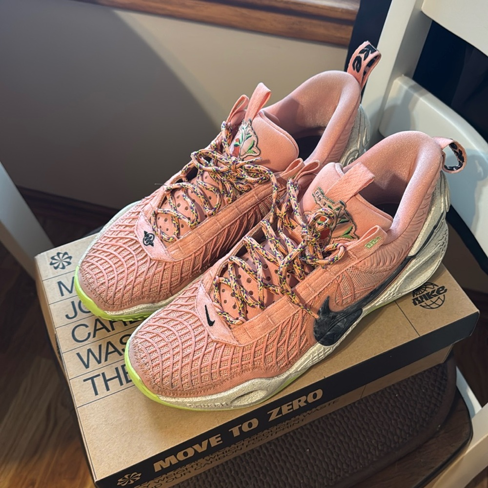 Nike COSMIC UNITY  size 10.5
Apricot Agate 
Used